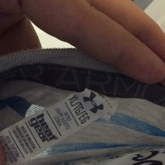 Under Armour top - Picture 2 of 2